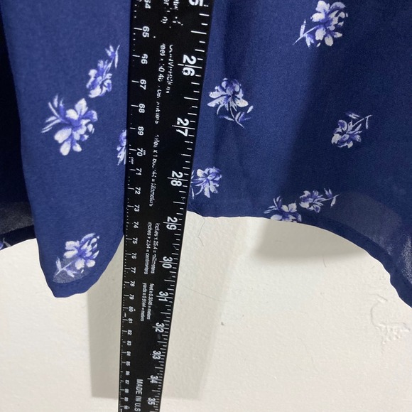 Lane Bryant Navy Blue Floral Split Neck Blouse with Ladder Lace Trim Size 14/16 - Picture 3 of 7